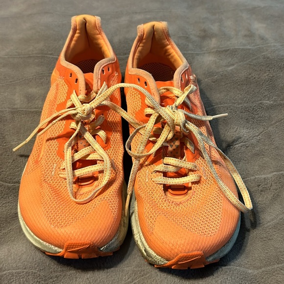 Women’s Altra Timp 4 size 7 in orange, used - Picture 2 of 4
